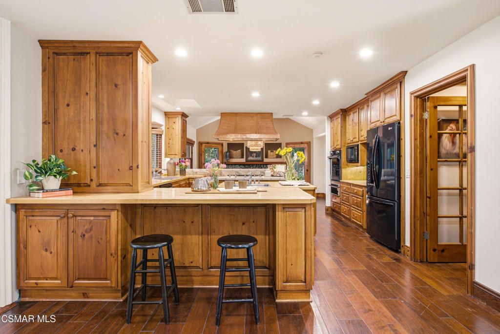 Image 38 of property listing at 5676 Colodny Drive, Agoura Hills, CA 91301
