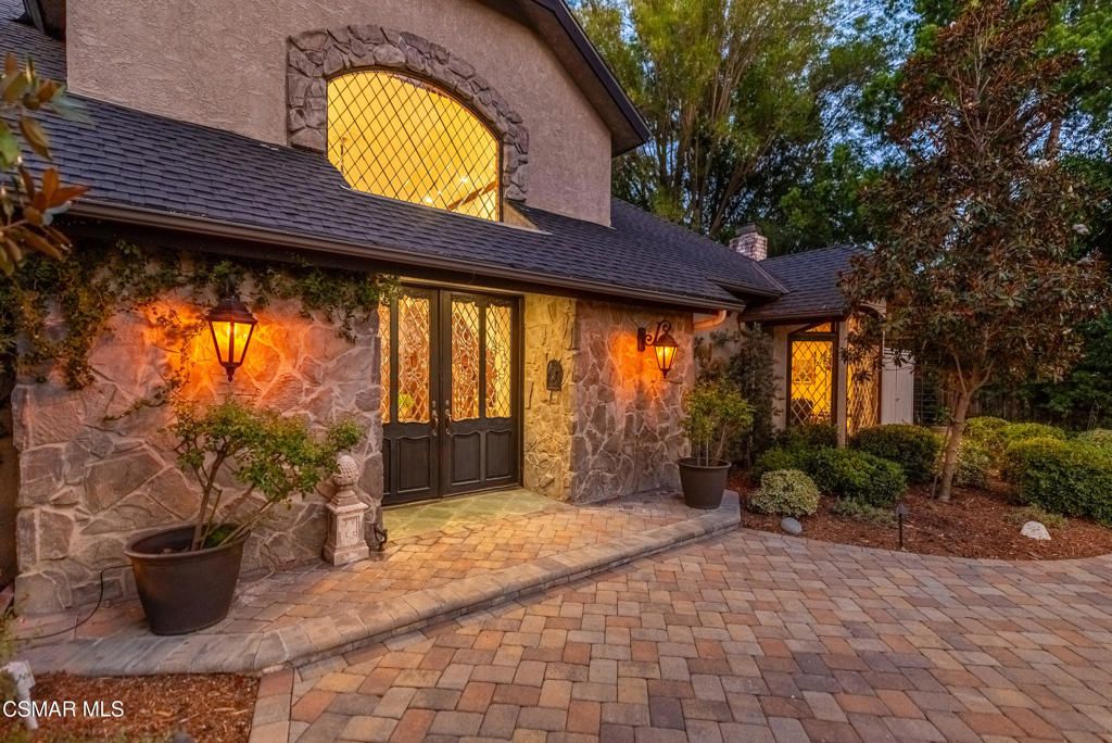 Image 5 of property listing at 5676 Colodny Drive, Agoura Hills, CA 91301