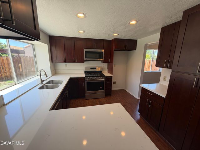 5060 Adobe Drive, Palmdale, CA 93552