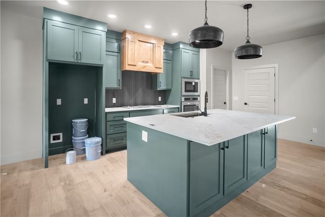 43 Hollow Way Drive, Bella Vista, AR 72715