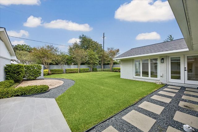 5698 Bayou Glen Road, Houston, TX 77056