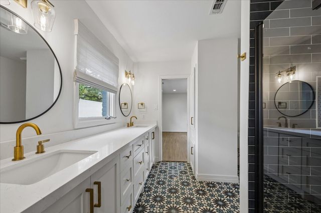 5698 Bayou Glen Road, Houston, TX 77056