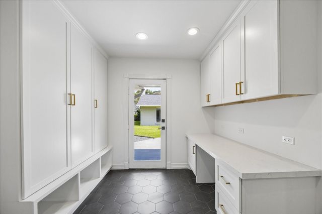5698 Bayou Glen Road, Houston, TX 77056