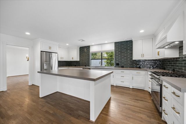 5698 Bayou Glen Road, Houston, TX 77056