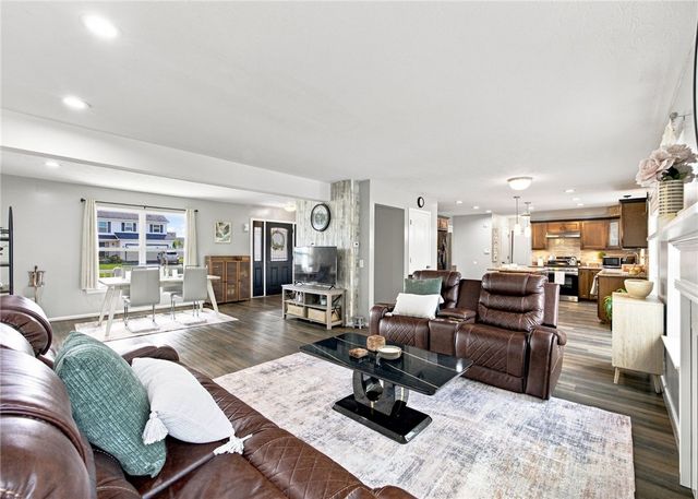 77 Rangers Court, Greece, NY 14612