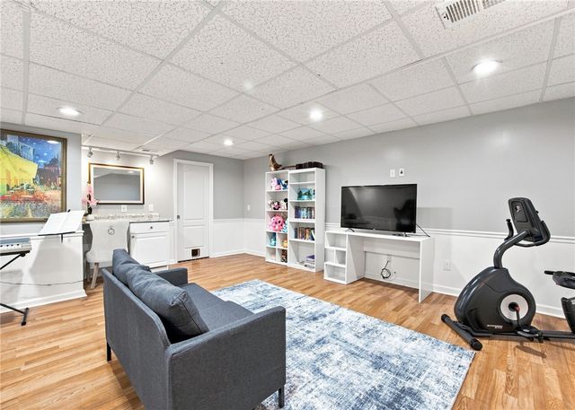 77 Rangers Court, Greece, NY 14612