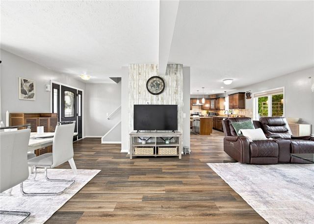 77 Rangers Court, Greece, NY 14612