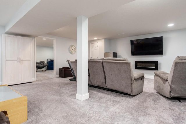 1331 W Burbank Avenue, Janesville, WI 53546