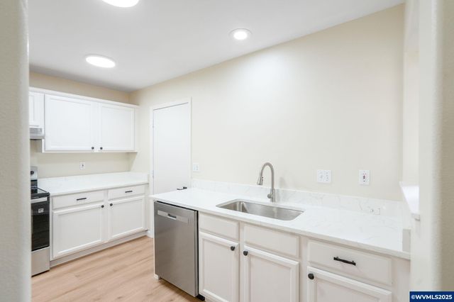 108 NE Powderhorn Dr, Corvallis, OR 97330