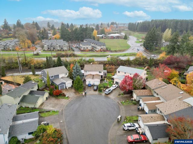 108 NE Powderhorn Dr, Corvallis, OR 97330