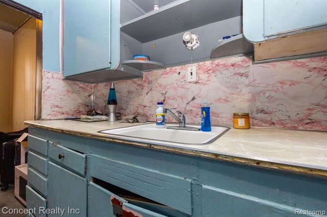 957 Park Avenue, Lincoln Park, MI 48146