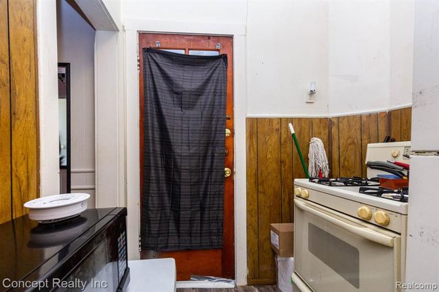957 Park Avenue, Lincoln Park, MI 48146
