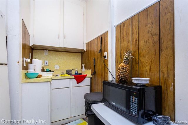 957 Park Avenue, Lincoln Park, MI 48146