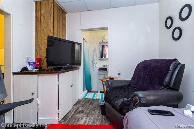 957 Park Avenue, Lincoln Park, MI 48146
