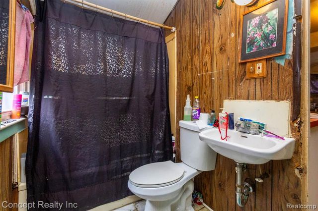 957 Park Avenue, Lincoln Park, MI 48146