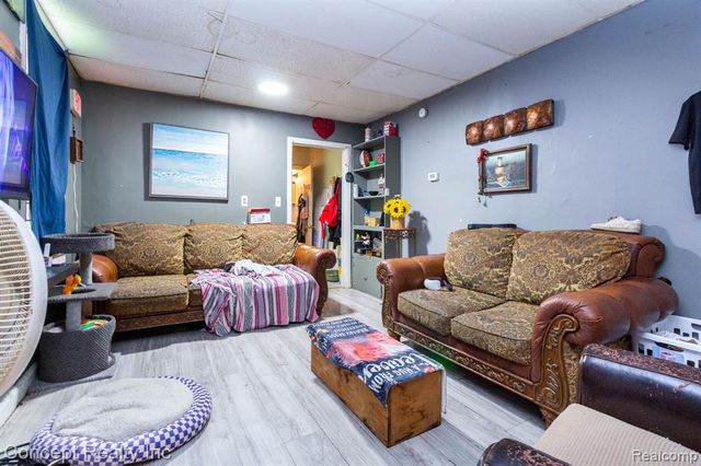 957 Park Avenue, Lincoln Park, MI 48146