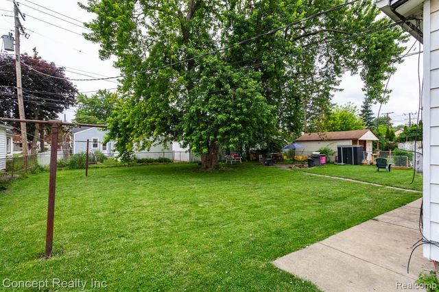 957 Park Avenue, Lincoln Park, MI 48146