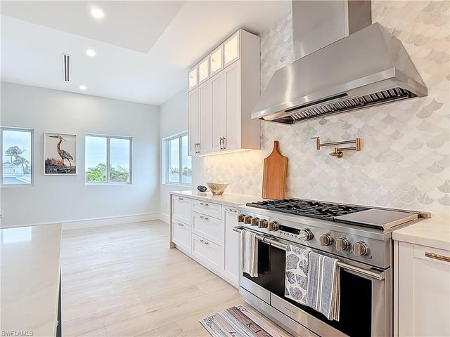 445 Madison CT, Fort Myers Beach, FL 33931