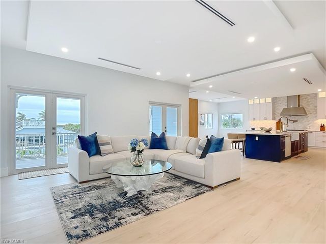 445 Madison CT, Fort Myers Beach, FL 33931
