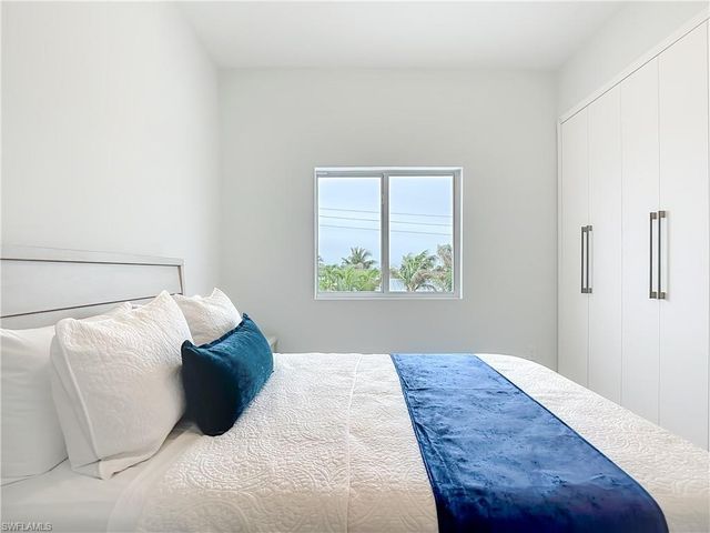 445 Madison CT, Fort Myers Beach, FL 33931
