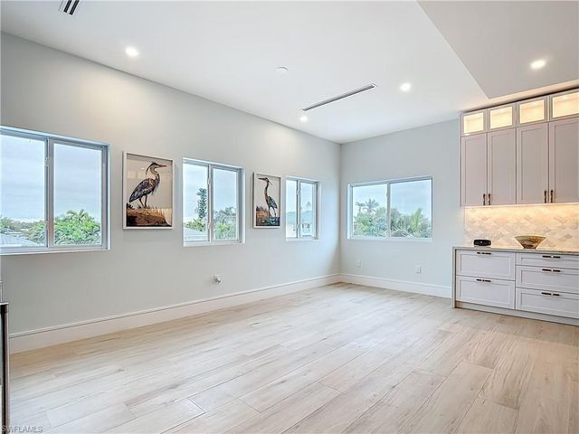 445 Madison CT, Fort Myers Beach, FL 33931
