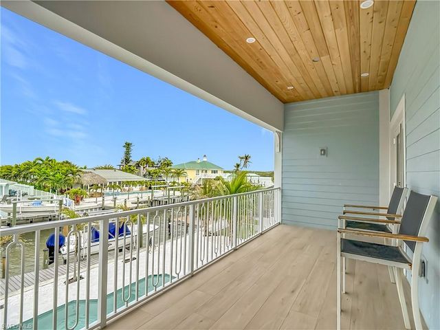 445 Madison CT, Fort Myers Beach, FL 33931