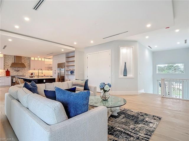 445 Madison CT, Fort Myers Beach, FL 33931