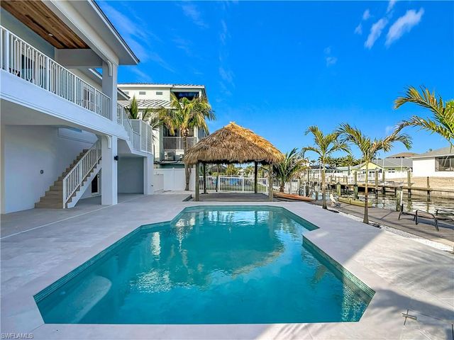 445 Madison CT, Fort Myers Beach, FL 33931