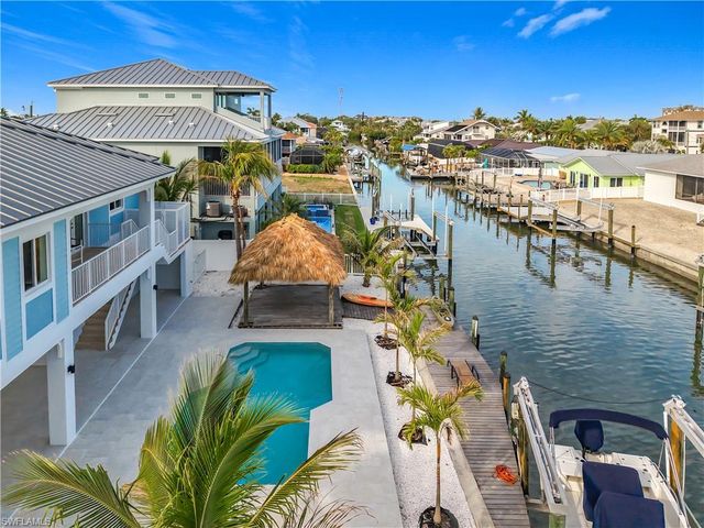 445 Madison CT, Fort Myers Beach, FL 33931