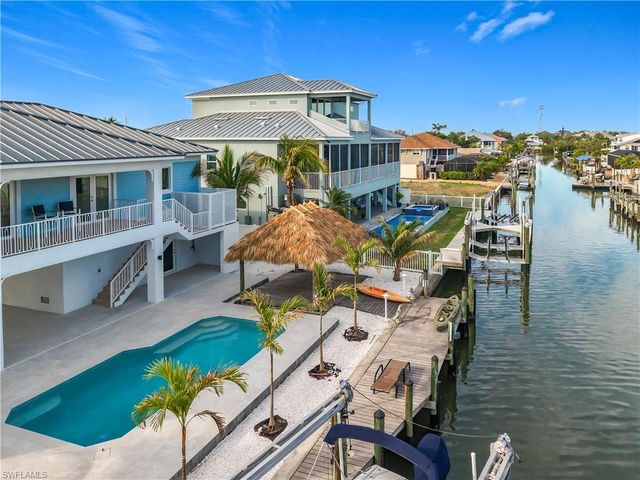 445 Madison CT, Fort Myers Beach, FL 33931