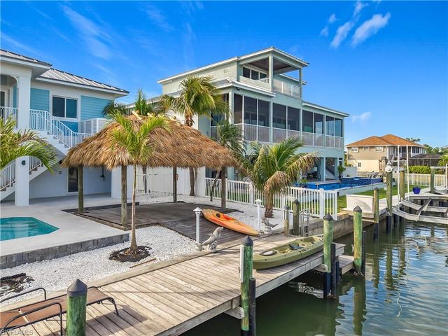 445 Madison CT, Fort Myers Beach, FL 33931