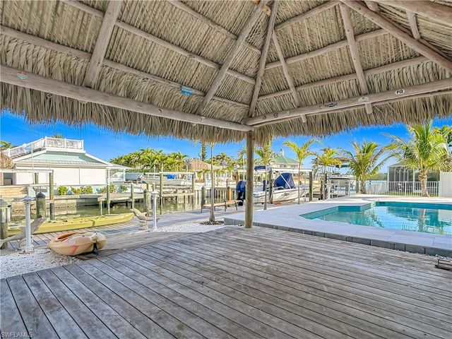 445 Madison CT, Fort Myers Beach, FL 33931