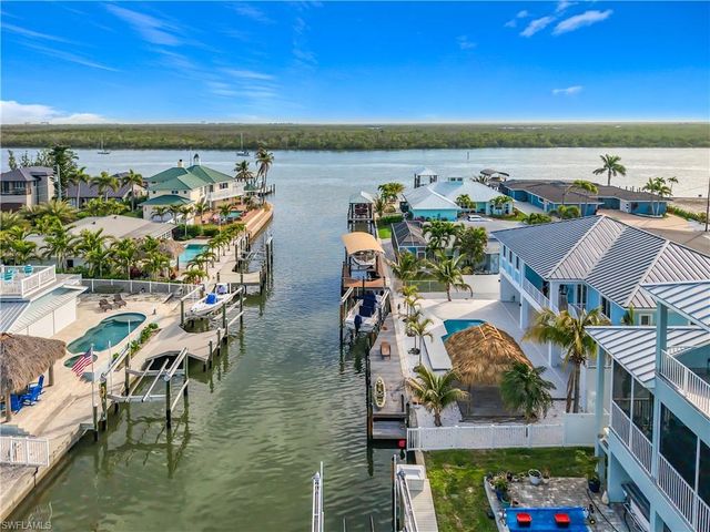 445 Madison CT, Fort Myers Beach, FL 33931
