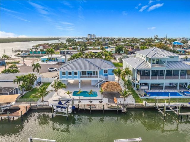 445 Madison CT, Fort Myers Beach, FL 33931