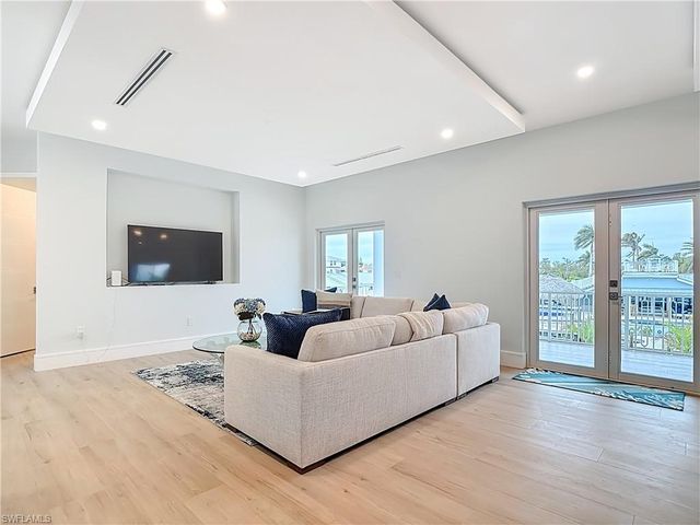 445 Madison CT, Fort Myers Beach, FL 33931