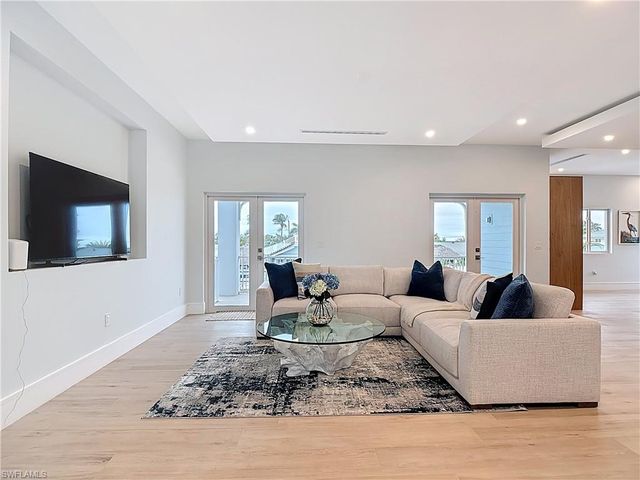 445 Madison CT, Fort Myers Beach, FL 33931