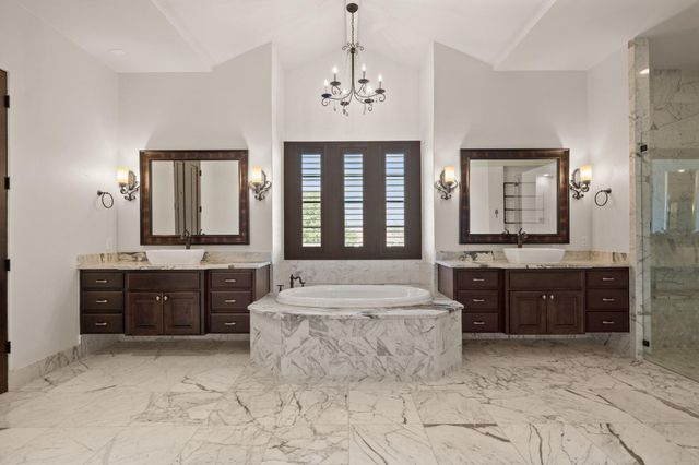 444 La Serena LOOP, Horseshoe Bay, TX 78657