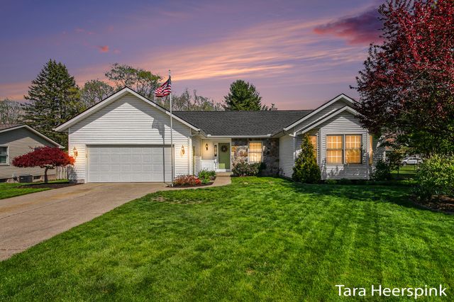 2077 Fernwood Drive, Georgetown Twp, MI 49428