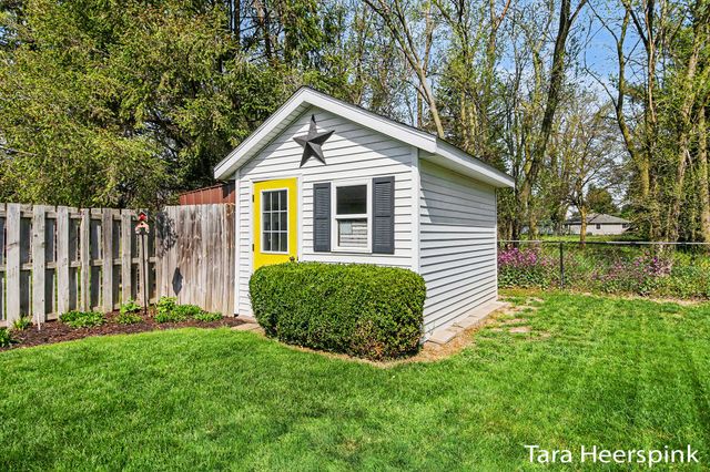 2077 Fernwood Drive, Georgetown Twp, MI 49428