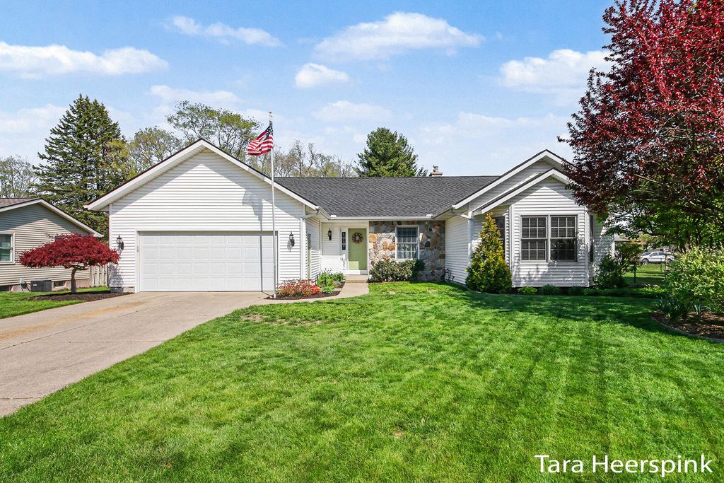2077 Fernwood Drive, Georgetown Twp, MI 49428
