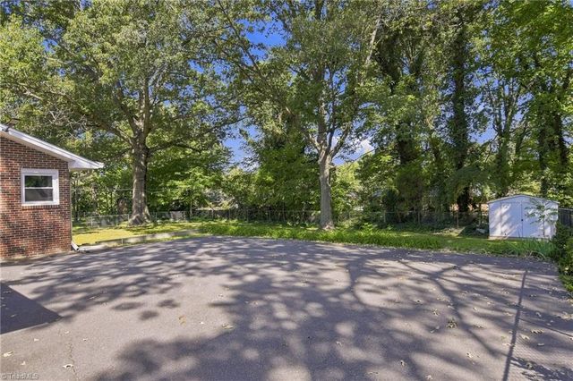 3915 Avera Avenue, Winston-salem, NC 27106