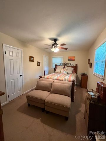 192 Heritage View Road, Hickory, NC 28601