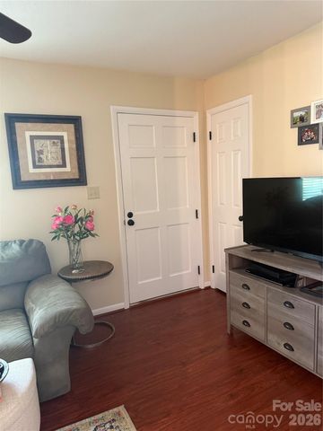192 Heritage View Road, Hickory, NC 28601