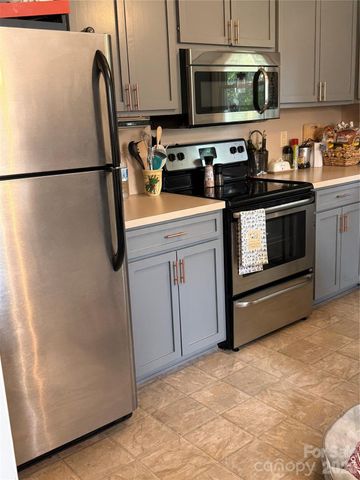 192 Heritage View Road, Hickory, NC 28601