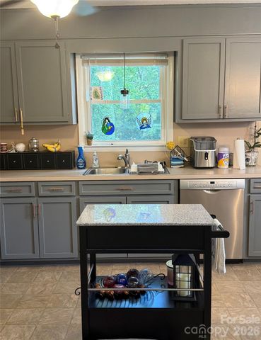 192 Heritage View Road, Hickory, NC 28601