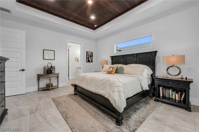 2464 Lake AVE, Naples, FL 34112