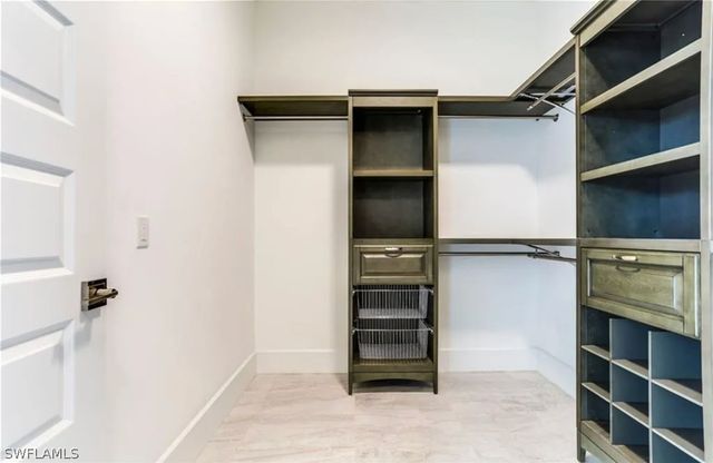 2464 Lake AVE, Naples, FL 34112