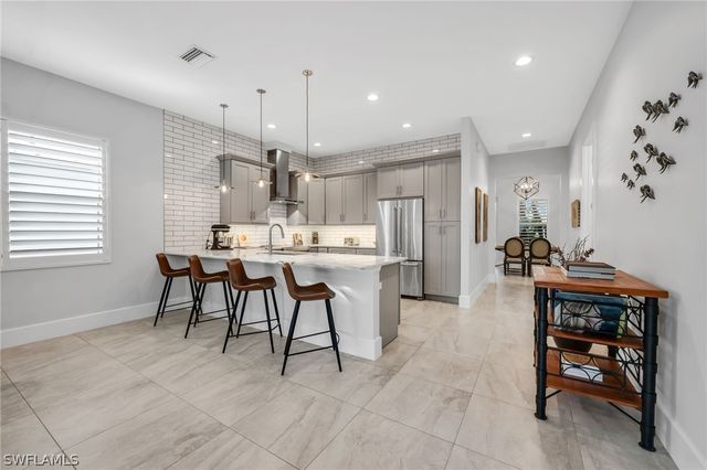 2464 Lake AVE, Naples, FL 34112