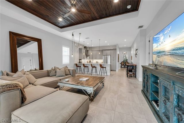 2464 Lake AVE, Naples, FL 34112