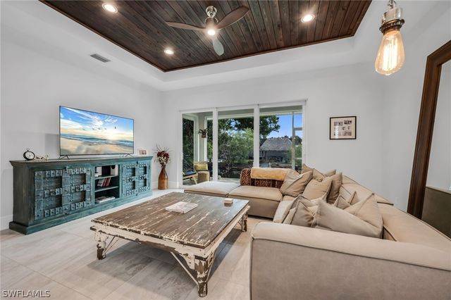 2464 Lake AVE, Naples, FL 34112